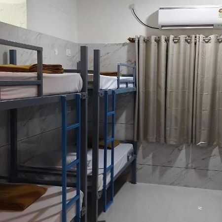 V R S Luxury Ac Dormitory Mysore Esterno foto