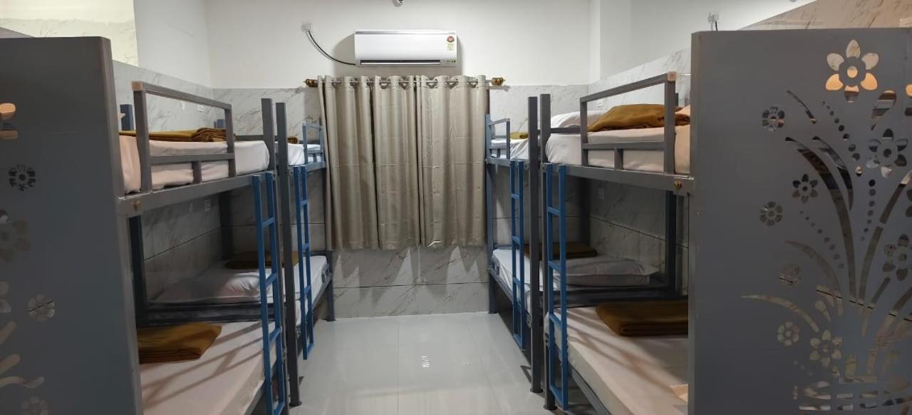 V R S Luxury Ac Dormitory Mysore Esterno foto