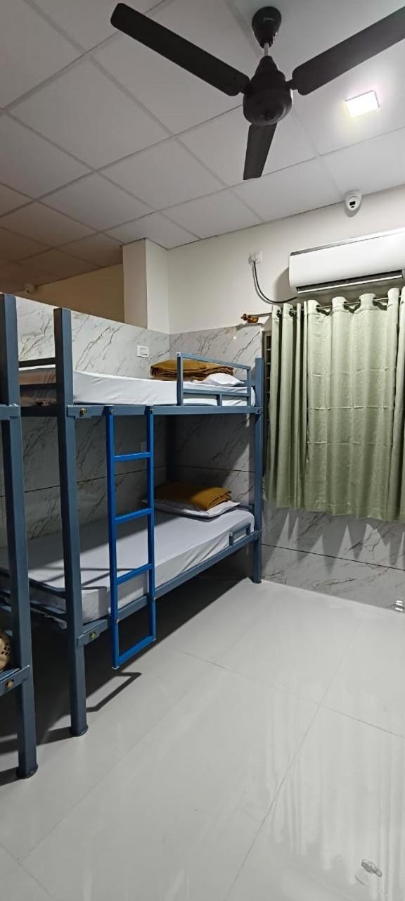 V R S Luxury Ac Dormitory Mysore Esterno foto