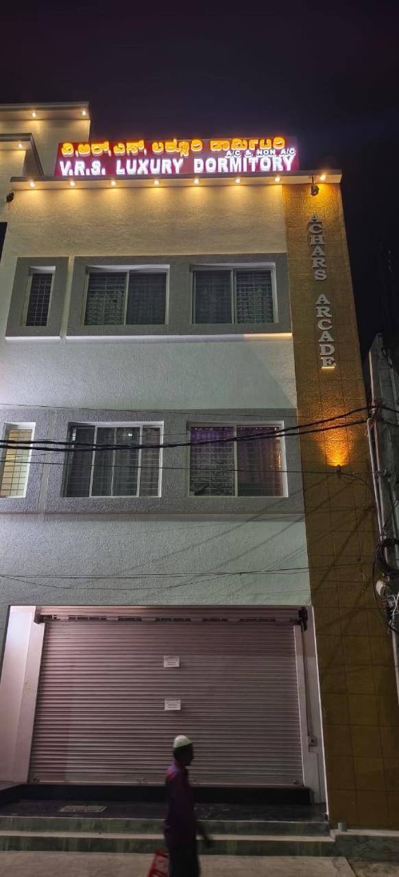 V R S Luxury Ac Dormitory Mysore Esterno foto