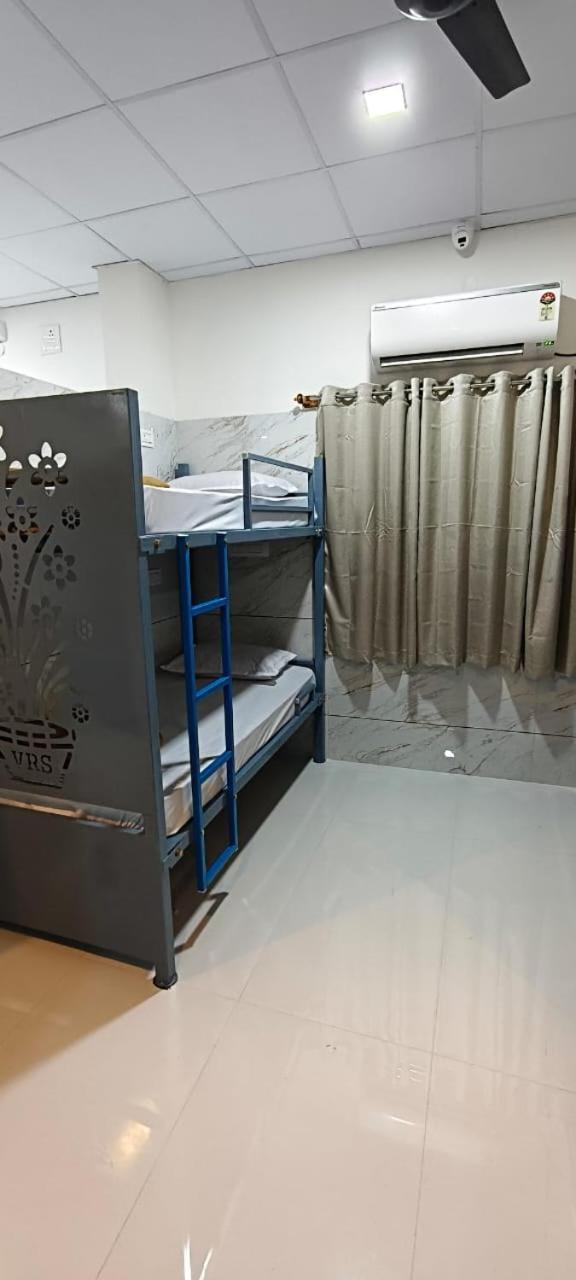V R S Luxury Ac Dormitory Mysore Esterno foto