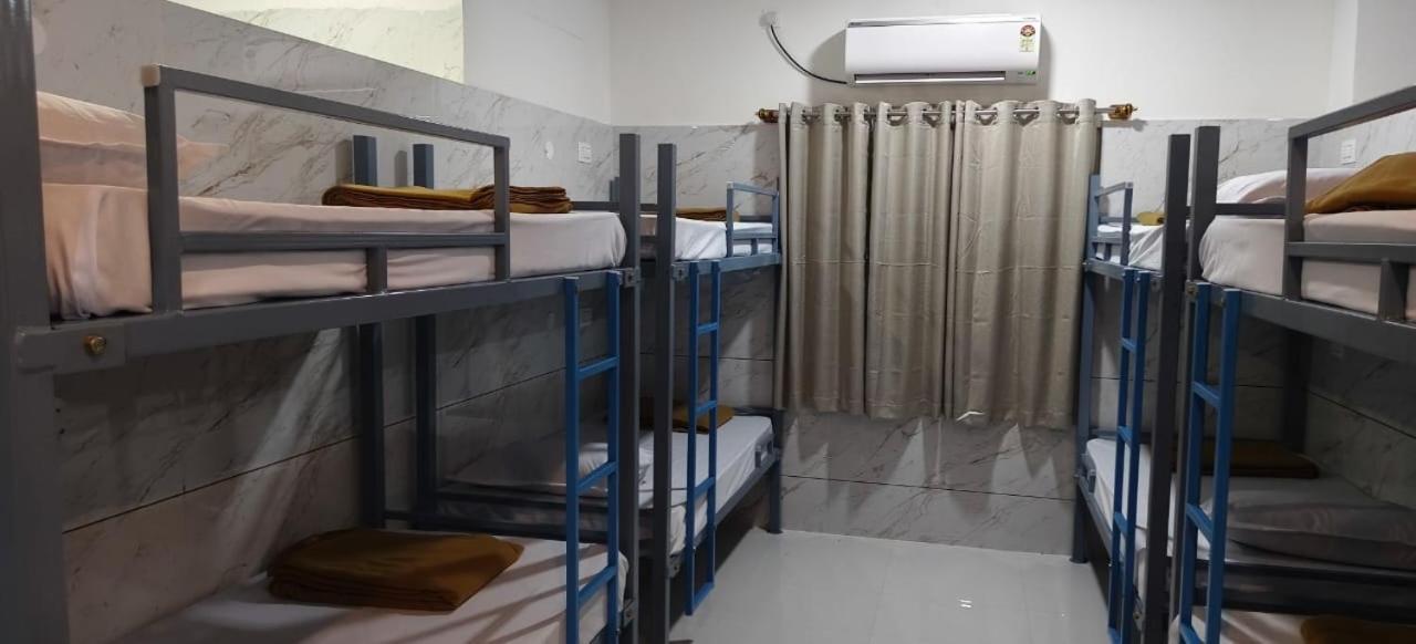V R S Luxury Ac Dormitory Mysore Esterno foto