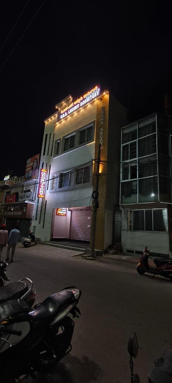 V R S Luxury Ac Dormitory Mysore Esterno foto