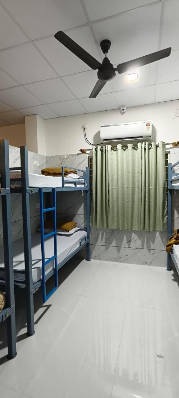 V R S Luxury Ac Dormitory Mysore Esterno foto