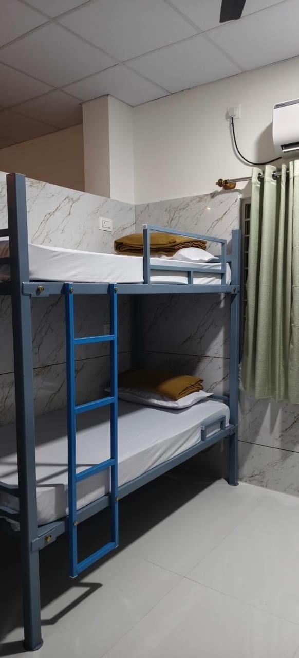 V R S Luxury Ac Dormitory Mysore Esterno foto