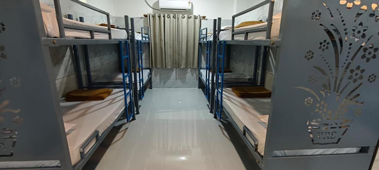 V R S Luxury Ac Dormitory Mysore Esterno foto