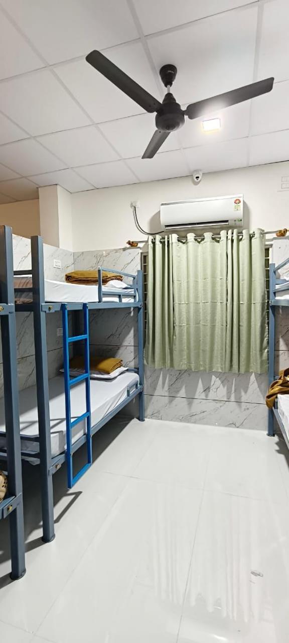 V R S Luxury Ac Dormitory Mysore Esterno foto