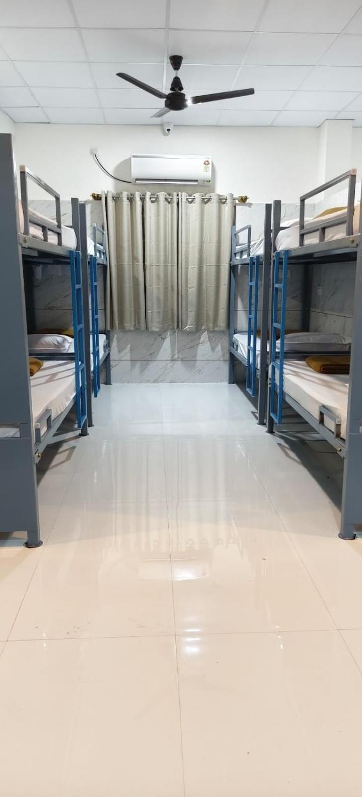 V R S Luxury Ac Dormitory Mysore Esterno foto