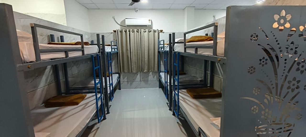 V R S Luxury Ac Dormitory Mysore Esterno foto