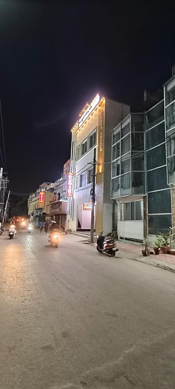 V R S Luxury Ac Dormitory Mysore Esterno foto